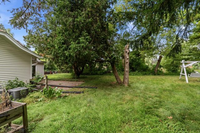 500 W Riverview DRIVE, Glendale, WI 53209