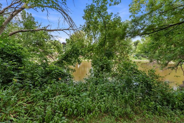 500 W Riverview DRIVE, Glendale, WI 53209