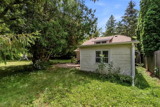 500 W Riverview DRIVE, Glendale, WI 53209