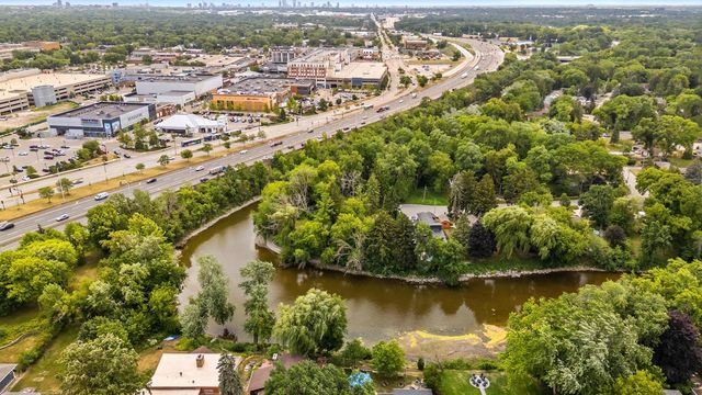 500 W Riverview DRIVE, Glendale, WI 53209