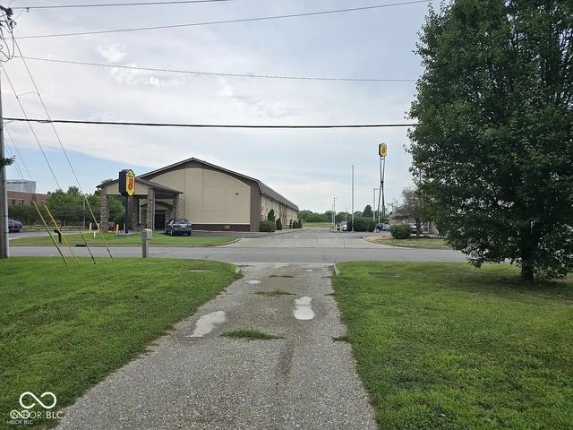 13 W Rampart Road, Shelbyville, IN 46176