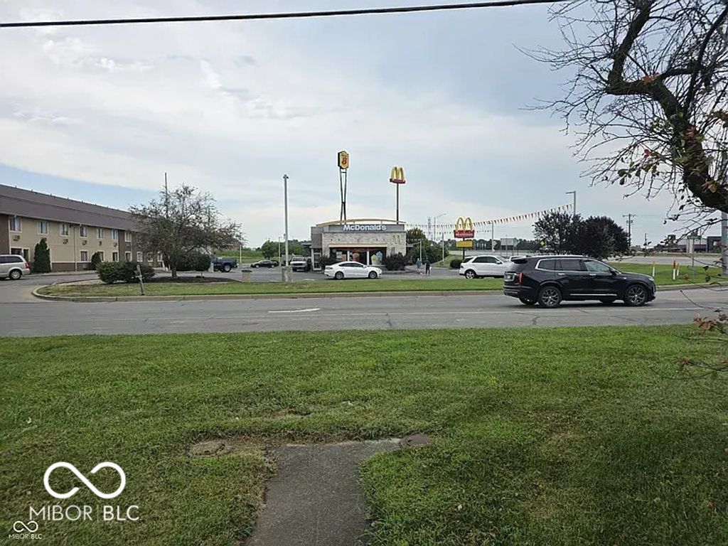 13 W Rampart Road, Shelbyville, IN 46176