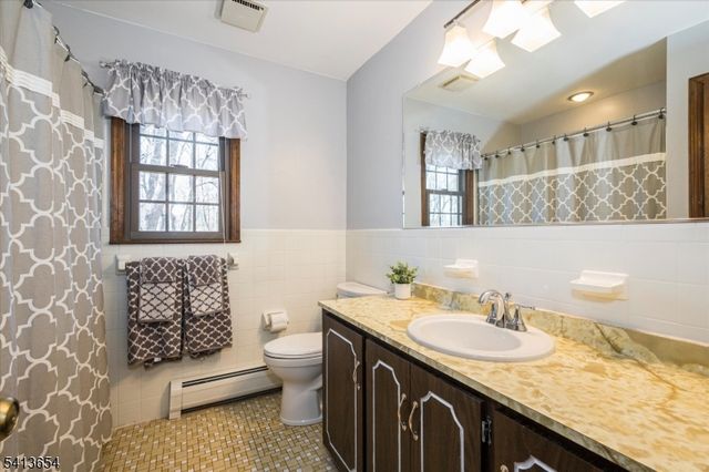 7 Lexington Ave, Branchburg Twp., NJ 08853