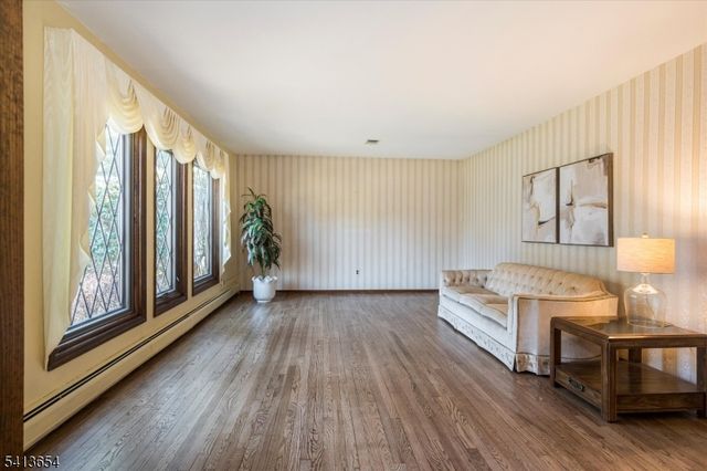 7 Lexington Ave, Branchburg Twp., NJ 08853