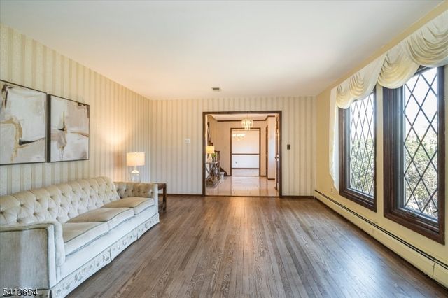 7 Lexington Ave, Branchburg Twp., NJ 08853