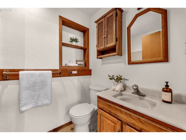 6808 Ne 151ST Cir, Vancouver, WA 98686