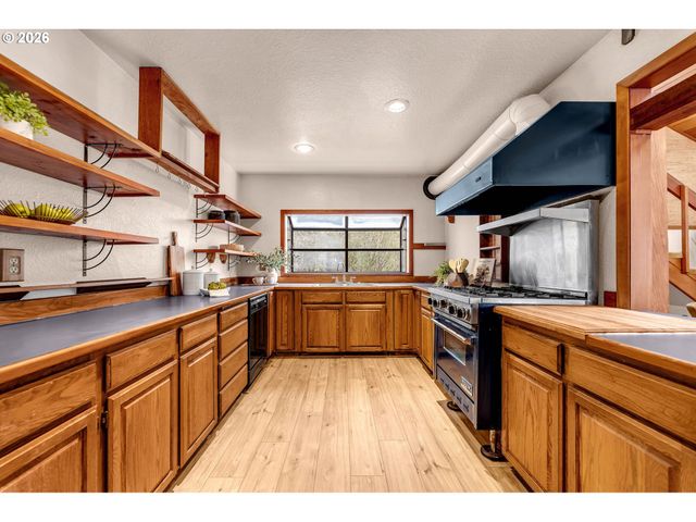 6808 Ne 151ST Cir, Vancouver, WA 98686