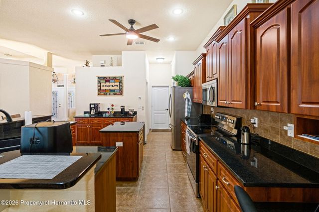 10288 Ridge Top Loop, Weeki Wachee, FL 34613