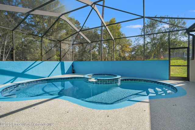 10288 Ridge Top Loop, Weeki Wachee, FL 34613