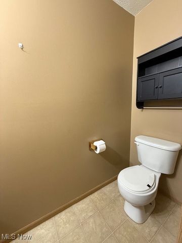 244 5th Street NE, Barberton, OH 44203