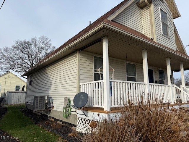 244 5th Street NE, Barberton, OH 44203