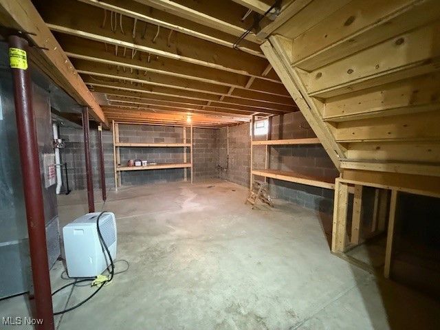 244 5th Street NE, Barberton, OH 44203