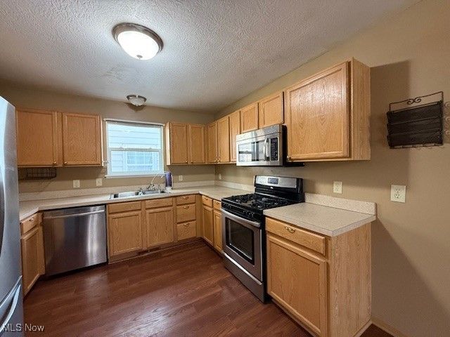 244 5th Street NE, Barberton, OH 44203