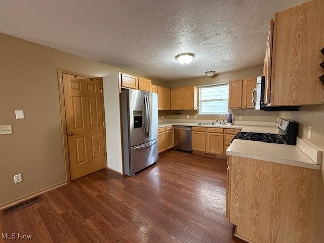 244 5th Street NE, Barberton, OH 44203