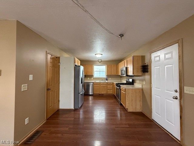 244 5th Street NE, Barberton, OH 44203