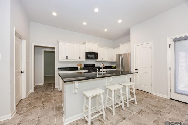 4752 Viola Farms Dr, Addis, LA 70710