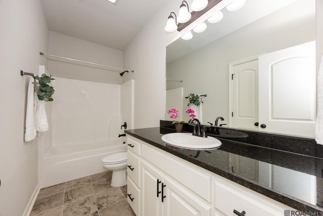 4752 Viola Farms Dr, Addis, LA 70710