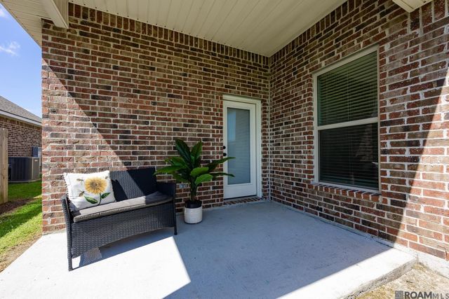 4752 Viola Farms Dr, Addis, LA 70710