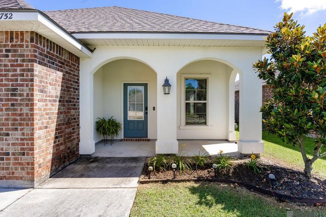 4752 Viola Farms Dr, Addis, LA 70710