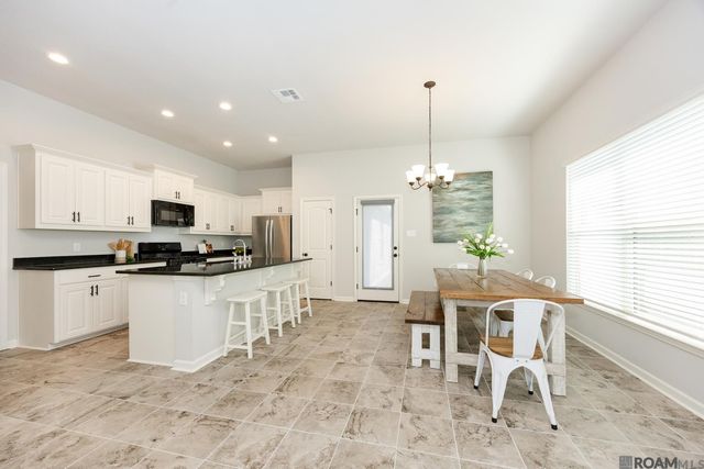 4752 Viola Farms Dr, Addis, LA 70710