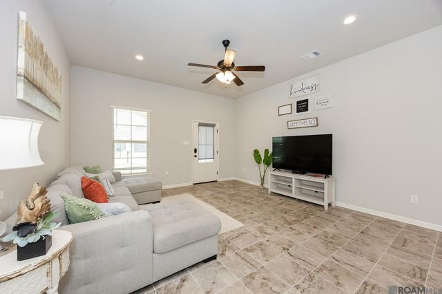 4752 Viola Farms Dr, Addis, LA 70710
