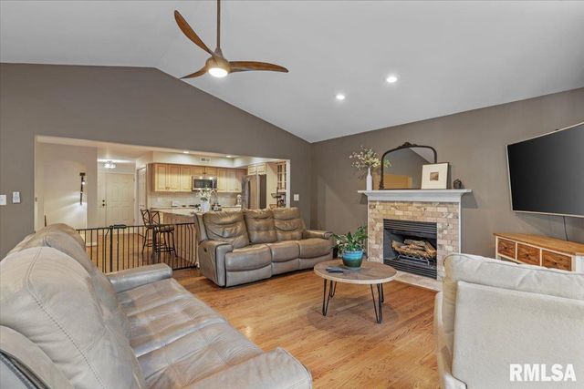 3108 VICTORIA Drive, Springfield, IL 62704