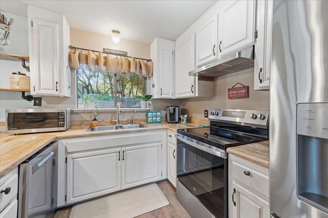 18835 Hilltop Rd, Penn Valley, CA 95946