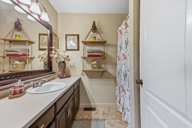 18835 Hilltop Rd, Penn Valley, CA 95946