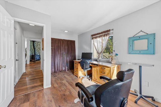 18835 Hilltop Rd, Penn Valley, CA 95946