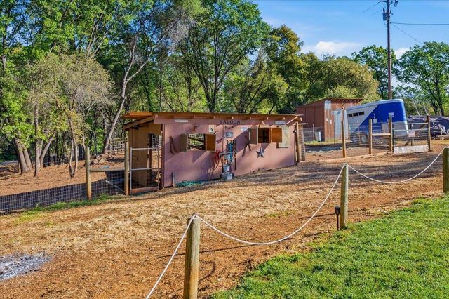 18835 Hilltop Rd, Penn Valley, CA 95946