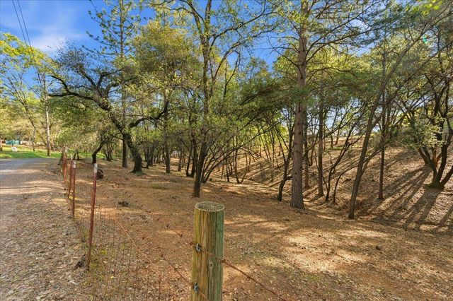 18835 Hilltop Rd, Penn Valley, CA 95946