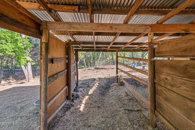 18835 Hilltop Rd, Penn Valley, CA 95946