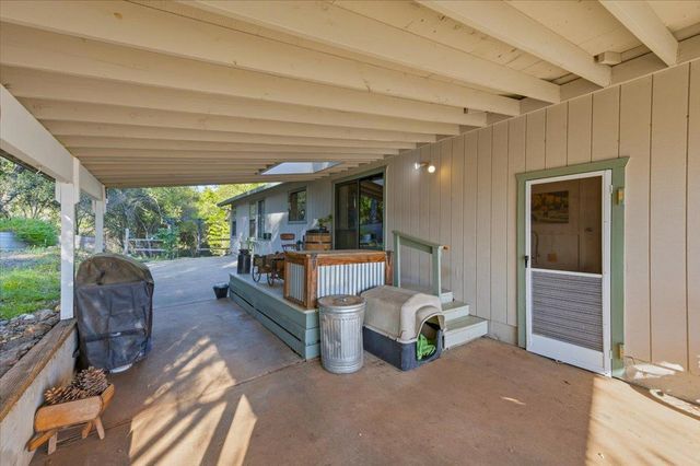 18835 Hilltop Rd, Penn Valley, CA 95946