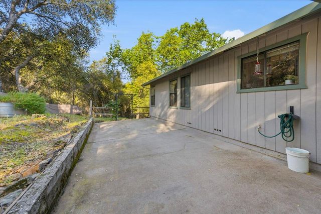 18835 Hilltop Rd, Penn Valley, CA 95946