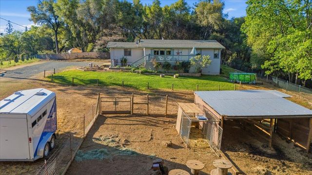 18835 Hilltop Rd, Penn Valley, CA 95946