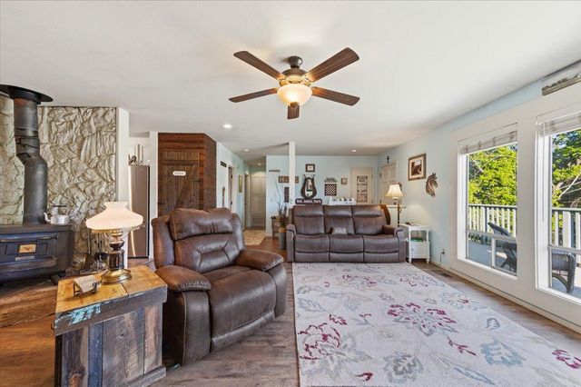 18835 Hilltop Rd, Penn Valley, CA 95946