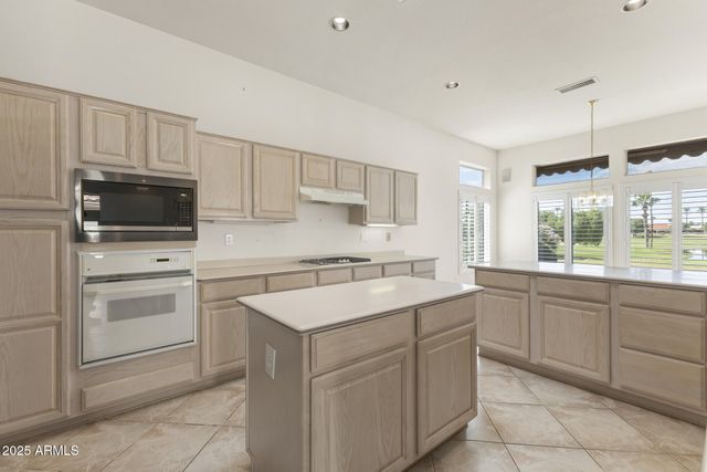 21914 N ACAPULCO Drive, Sun City West, AZ 85375