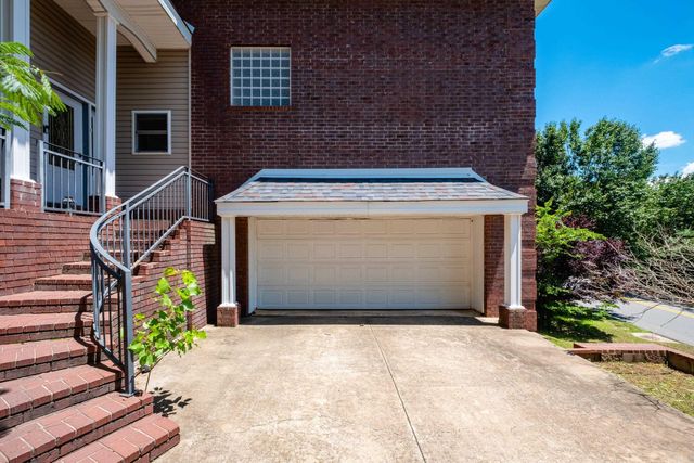 11163 Southridge Drive, Little Rock, AR 72212