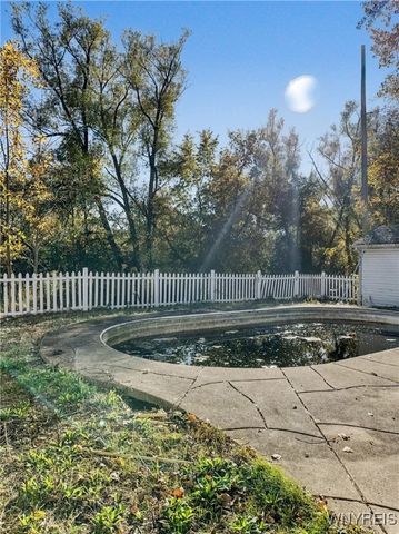 999 Sherwood Court, Cheektowaga, NY 14043