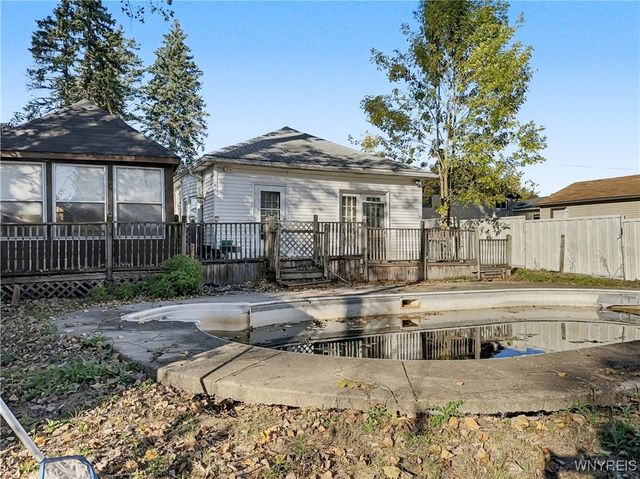 999 Sherwood Court, Cheektowaga, NY 14043