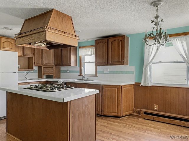 999 Sherwood Court, Cheektowaga, NY 14043