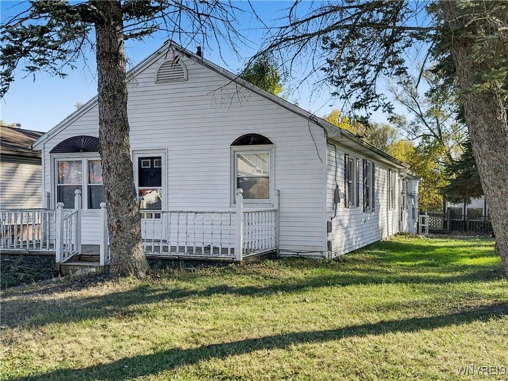 999 Sherwood Court, Cheektowaga, NY 14043