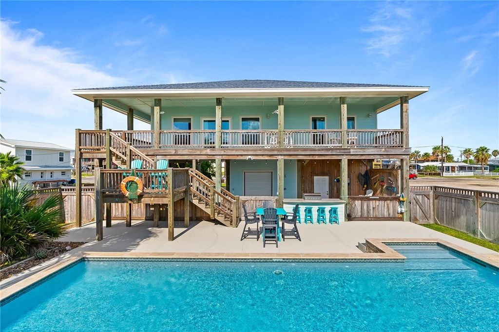 1528 S Magnolia St, Rockport, TX 78382 — photo 2