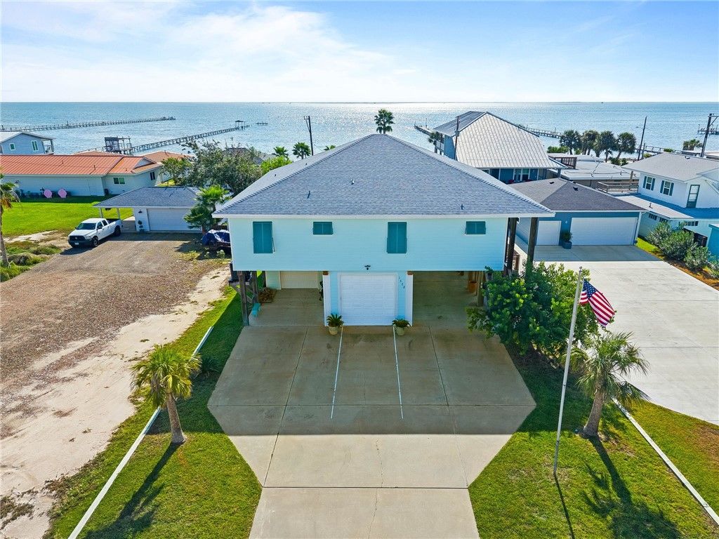 1528 S Magnolia St, Rockport, TX 78382 — photo 3