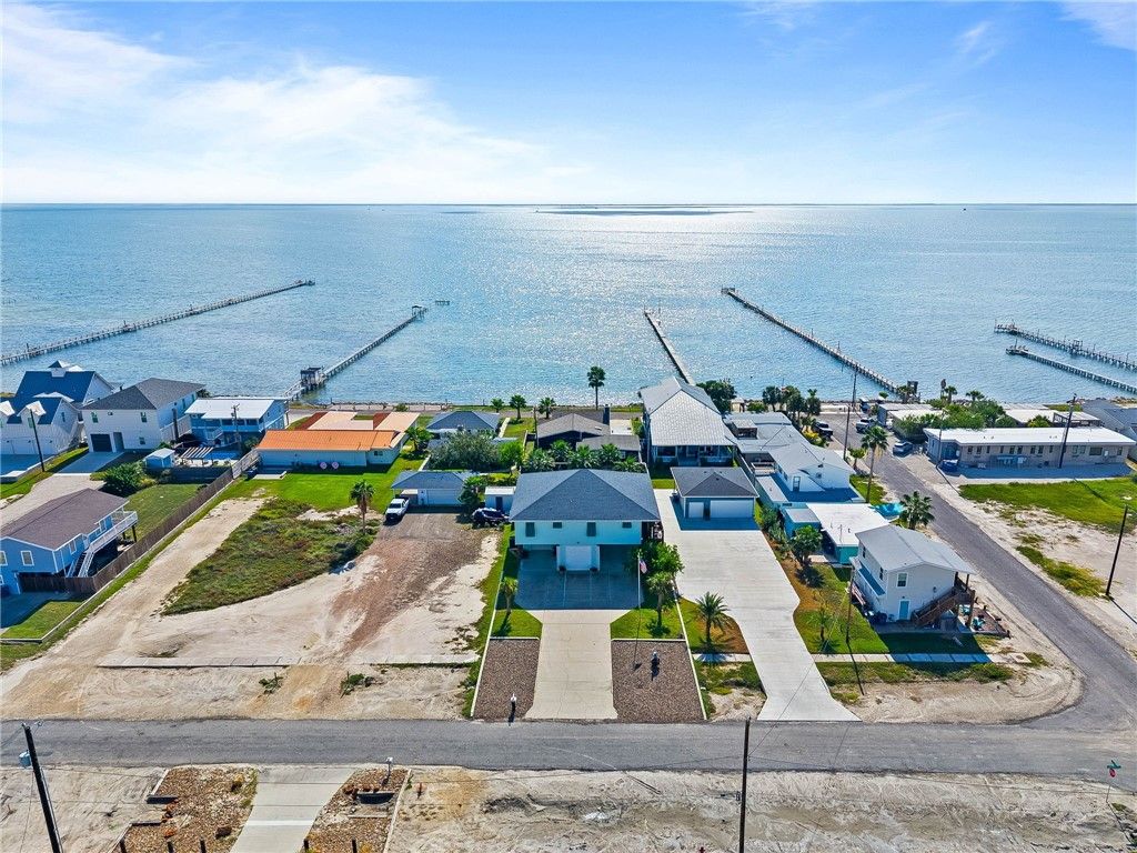 1528 S Magnolia St, Rockport, TX 78382 — photo 4