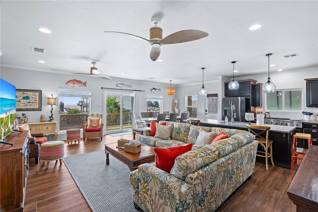 1528 S Magnolia St, Rockport, TX 78382 — photo 5