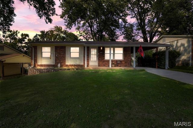 11947 Glenpark Drive, Maryland Heights, MO 63043