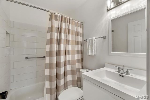 11947 Glenpark Drive, Maryland Heights, MO 63043