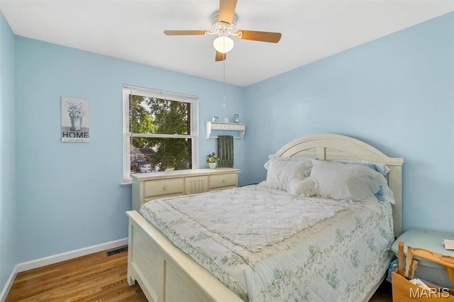 11947 Glenpark Drive, Maryland Heights, MO 63043