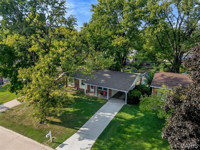 11947 Glenpark Drive, Maryland Heights, MO 63043